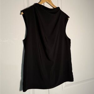 Maison d’ Amélie Paris Elegant Black Sleeveless Top